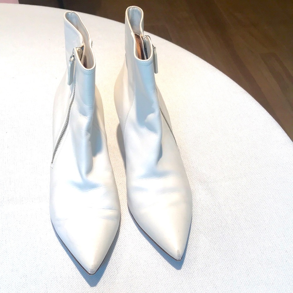 White leather booties with heel